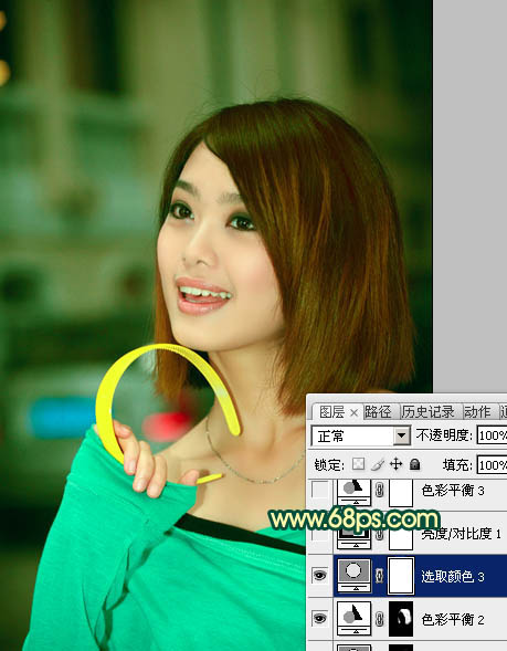Photoshop将室内美女图片调制出流行的甜美黄青色效果