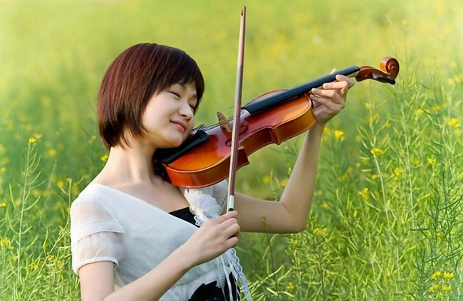 Photoshop将油菜花女生图片调出漂亮的橙黄色