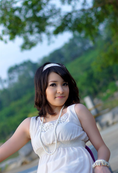 Photoshop将外景女生图片调成绚丽的紫红色