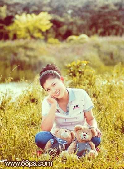 Photoshop将草地人物图片调制出柔美的黄褐色效果