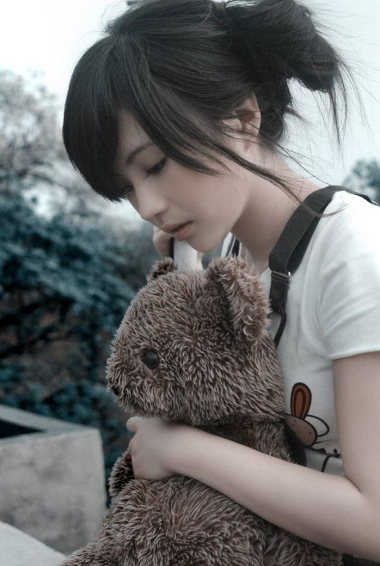 Photoshop为偏暗的美女图片调制出红润效果