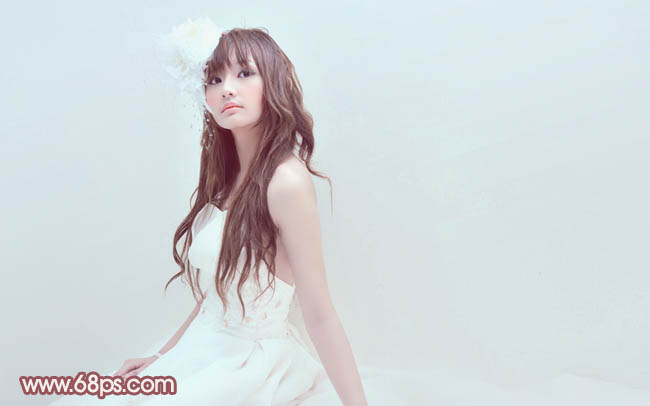 Photoshop将室内人物图片调制出粉嫩的淡红色