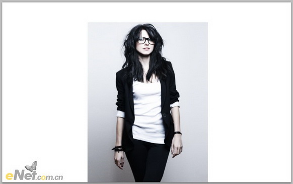 Photoshop将人物图片打造出柔美的红光潮流海报效果