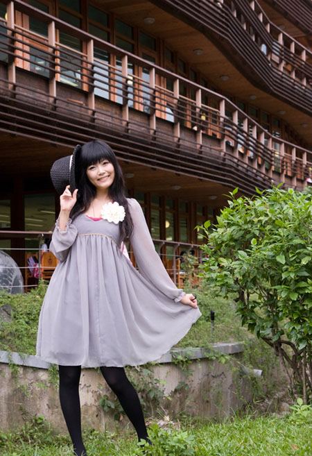 Photoshop为外景人物图片打造出经典红蓝色