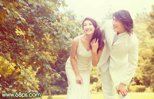 Photoshop将树林婚片增加上柔和的淡黄色效果