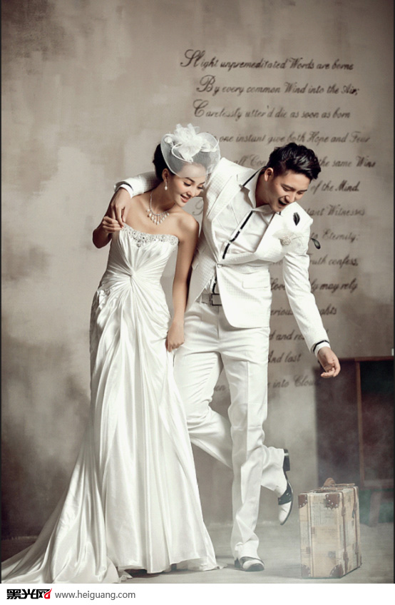 Photoshop为颜色偏冷的室内婚片增加上梦幻的韩系淡黄色