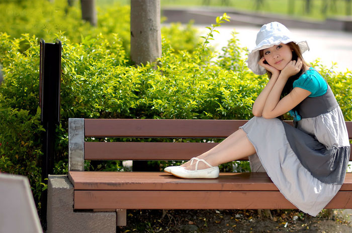 Photoshop����԰��ŮͼƬ���Ƴ��λ�Ψ���ĵ�������ɫ