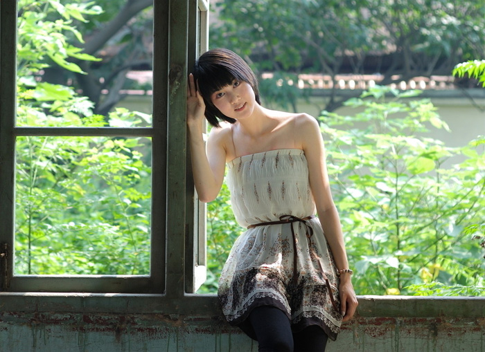 ps中利用通道替换为窗边美女加上柔美的蓝紫色效果