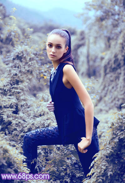 Photoshop为外景人物图片调制出柔美的蓝色效果