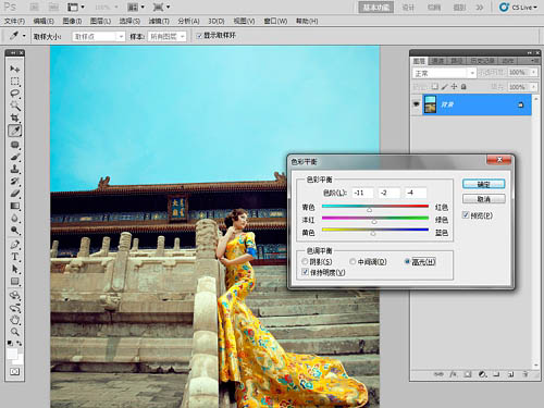 Photoshop为偏灰的建筑人像增加出天空并润色