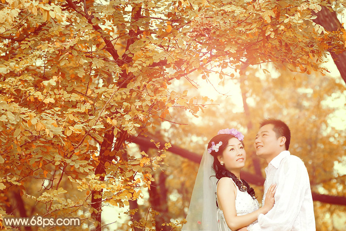 Photoshop将树林婚片打造出柔和温馨的秋季暖色调