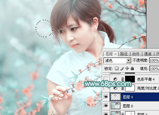 Photoshop将桃花林中的美女加上清爽的古典淡青色