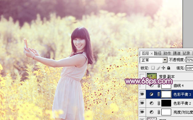 Photoshop将偏暗野花中的美女图片调制出纯美的淡黄色