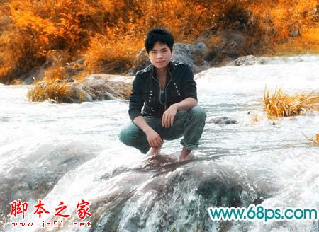photoshop将溪流中的帅哥图片调制出金秋色