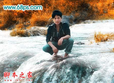 photoshop将溪流中的帅哥图片调制出金秋色