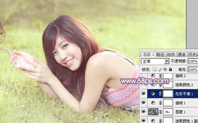 Photoshop为趴在绿草上的美女图片增加朦胧唯美的黄紫色