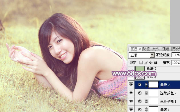 Photoshop为趴在绿草上的美女图片增加朦胧唯美的黄紫色