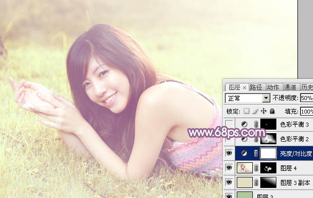 Photoshop为趴在绿草上的美女图片增加朦胧唯美的黄紫色