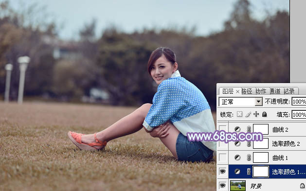 Photoshop为偏暗的草地美女图片加上柔美的浅蓝色调