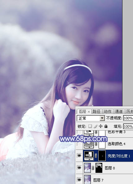 Photoshop为趴在草地的美女加上纯美的淡调蓝紫色