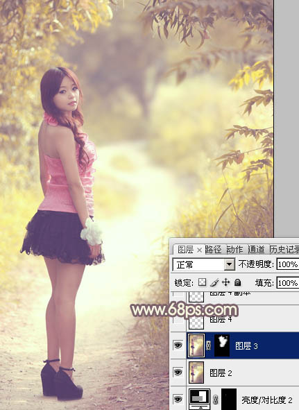 Photoshop为树林人物图片调出柔美的秋季橙黄色