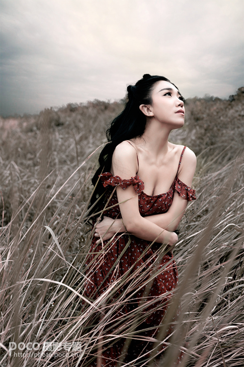 PS为人像深秋灰冷调意境效果