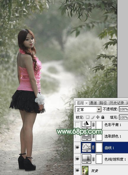 Photoshop为林间路上的美女添加梦幻的冷色绿色调