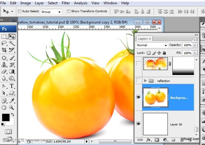 PS合成装满液体的玻璃光泽西红柿