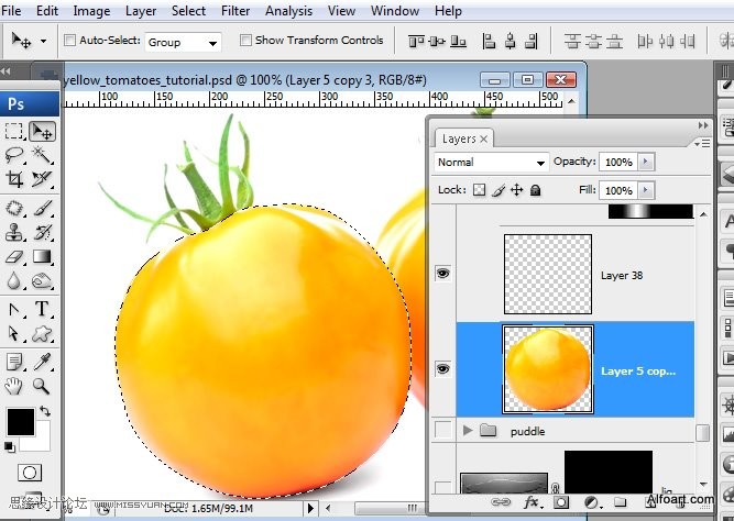 PS合成装满液体的玻璃光泽西红柿