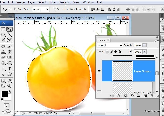 PS合成装满液体的玻璃光泽西红柿