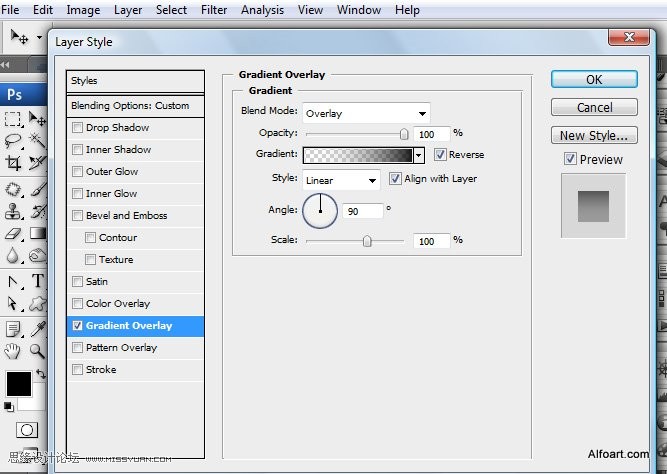 PS合成装满液体的玻璃光泽西红柿