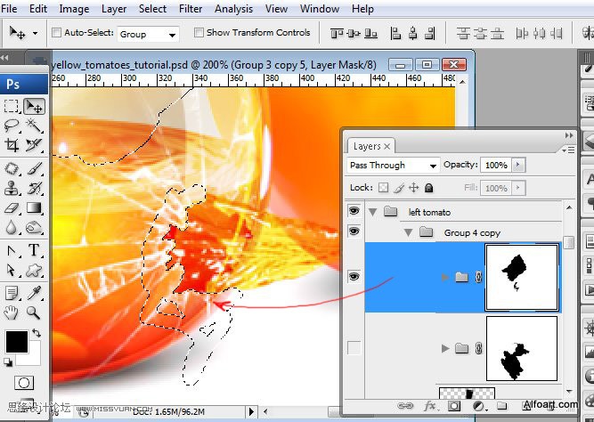 PS合成装满液体的玻璃光泽西红柿