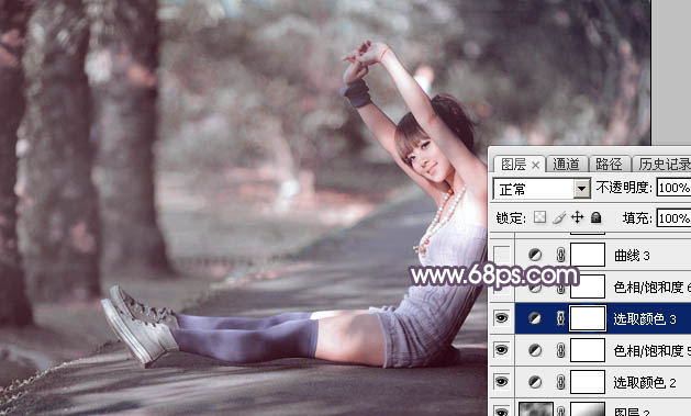 Photoshop为小路上的美女加上柔美的中性红灰色