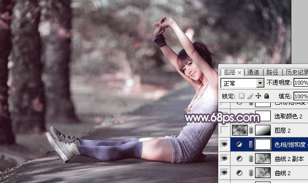 Photoshop为小路上的美女加上柔美的中性红灰色