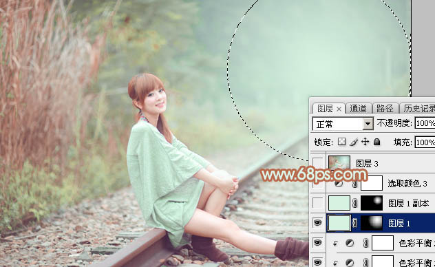 Photoshop打造甜美的淡调青绿色铁轨美女图片