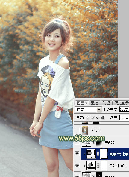 Photoshop为绿植边的美女调出漂亮的秋季暗调暖色