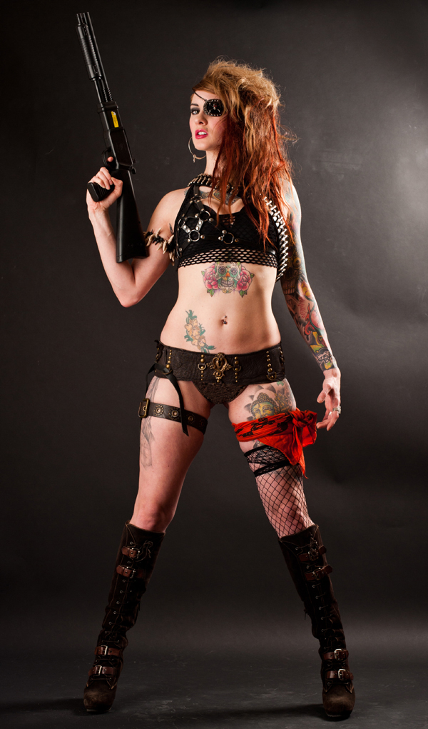 PS合成码头上超酷的的美女战士场景