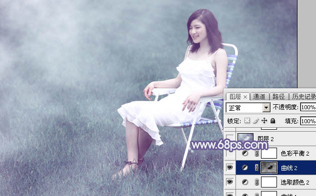 Photoshop调出唯美的淡蓝色草地美女图片