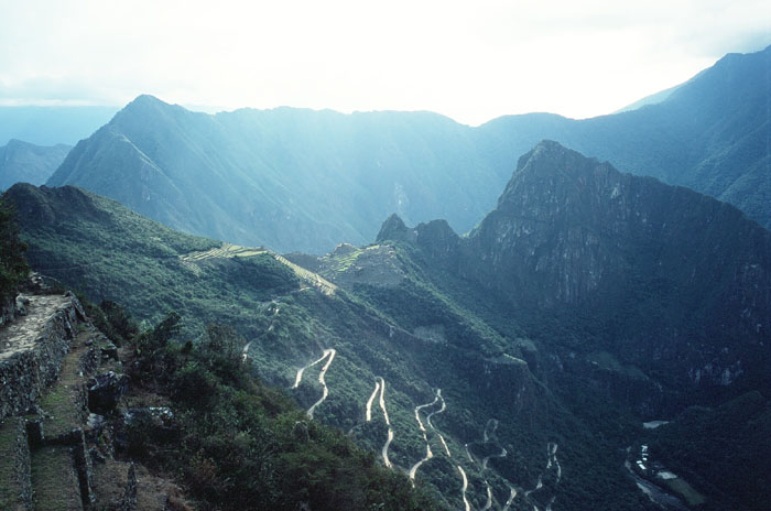 PS合成霞光中的山峰场景