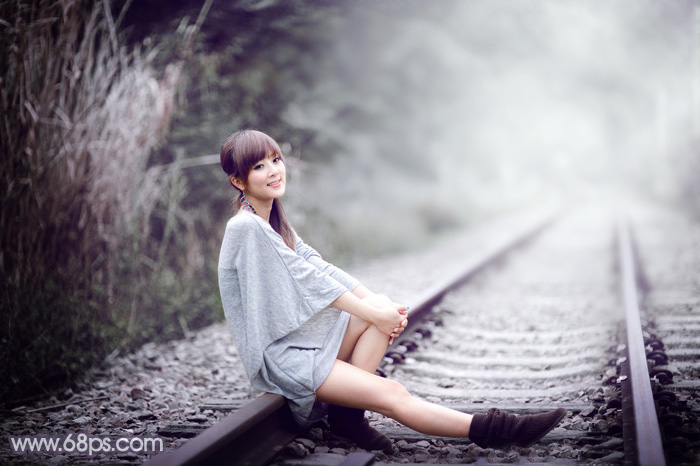 Photoshop为铁轨人物图片打造唯美的中性淡冷色效果教程