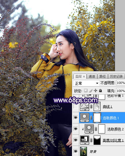 Photoshop调制出灿烂的蓝黄色霞光绿树中的人物图片