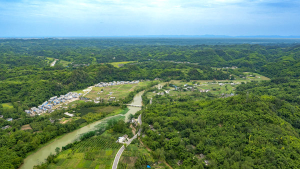 PS合成制作出女巫坐在树叶上面召唤鱼神场景