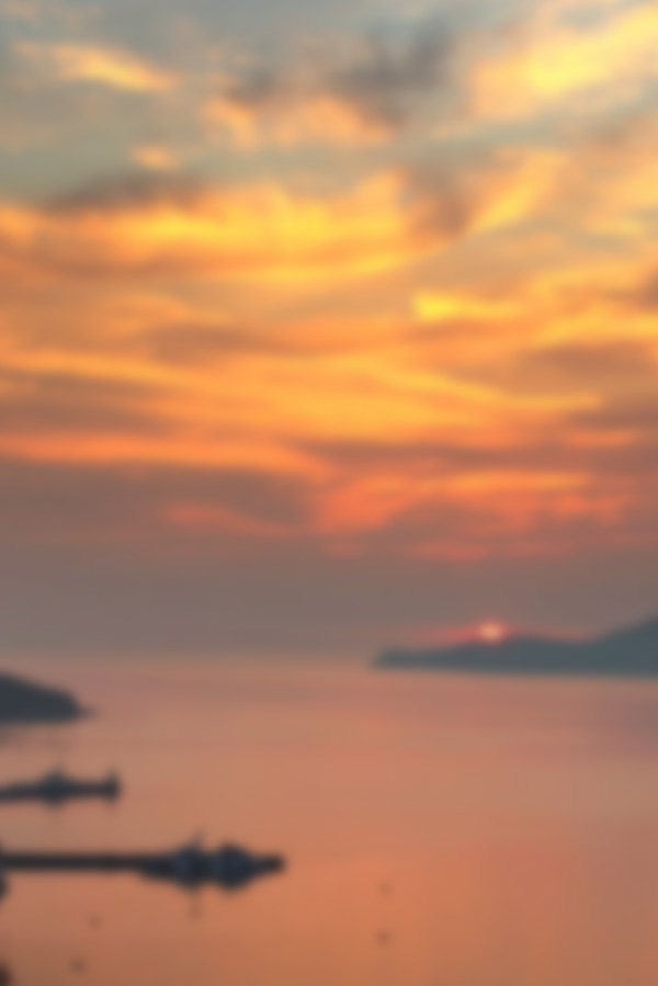 Photoshop调制出阳光晨曦效果路边大树旁美女图片