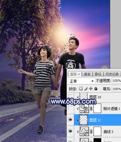 Photoshop调制出紫色霞光马路上的情侣图片