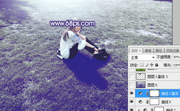 Photoshop将草地人物图片打造出小清新的中性淡蓝色