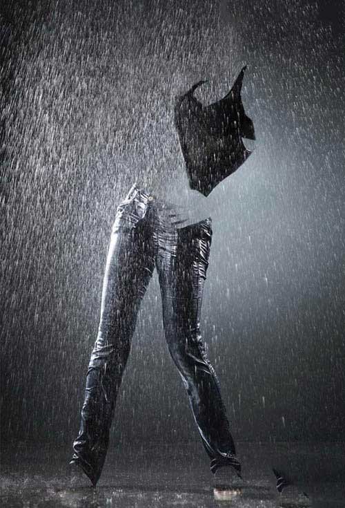 Photoshop合成暴雨中的被雨水打散消失的人