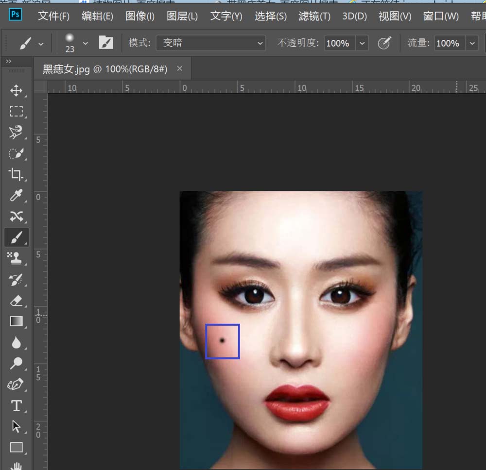 photoshop2018怎么使用污点修复画笔工具去除人脸上的黑点