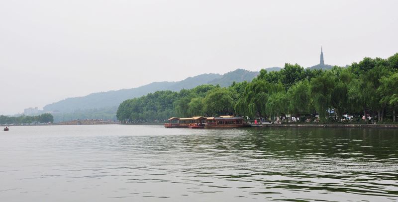 ps给白天美丽的湖岸风景图调出日出晨曦的效果教程