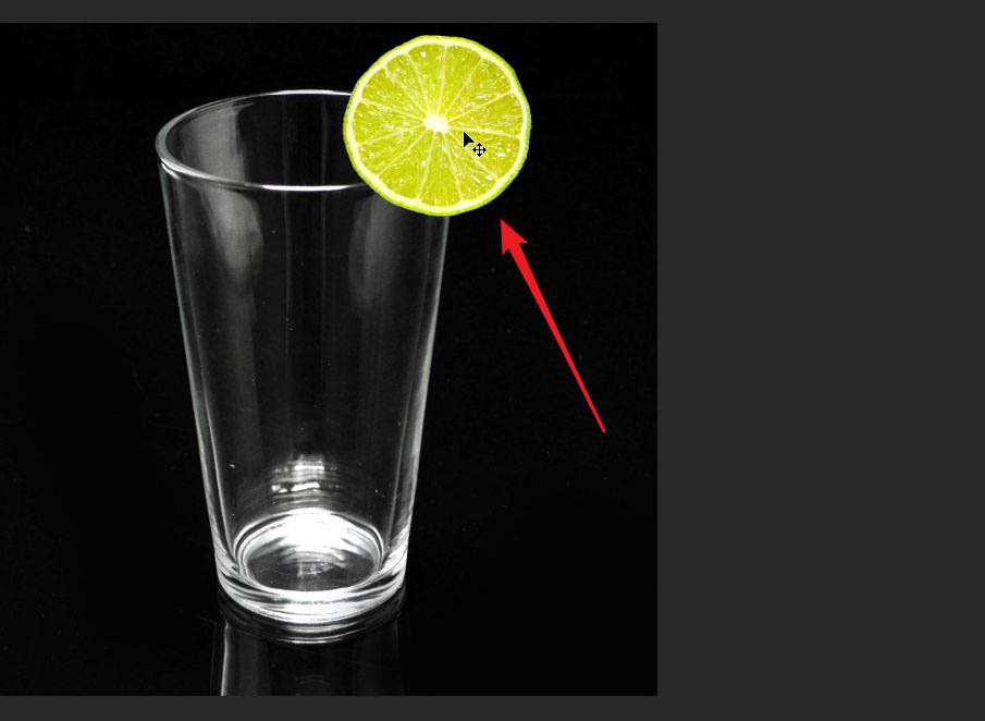 ps2021玻璃杯怎么合成一片柠檬片? 把柠檬片插在杯沿上的技巧