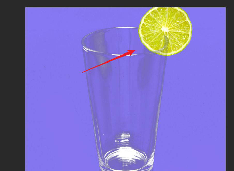 ps2021玻璃杯怎么合成一片柠檬片? 把柠檬片插在杯沿上的技巧